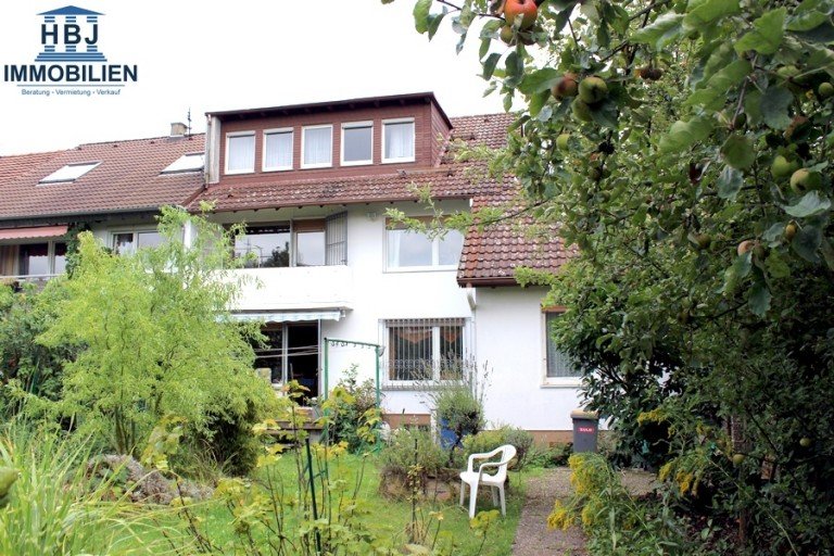 hintere Hausansicht Bad Vilbel Mehrfamilienhaus Mehrgenerationenhaus mit gro�en Garten in beliebter Wohngegend!