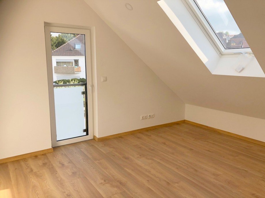 linkes Zimmer Ansicht 1 Dachgeschosswohnung Sch�neck