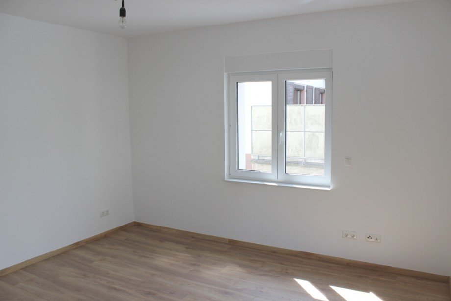 rechtes Zimmer mit Terrasse Ansicht 1 Terrassenwohnung Sch�neck