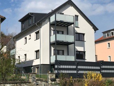 Hauptbild Hochwertig sanierte 4 ZKB-Wohnung mit Südbalkon und großer Terrasse!