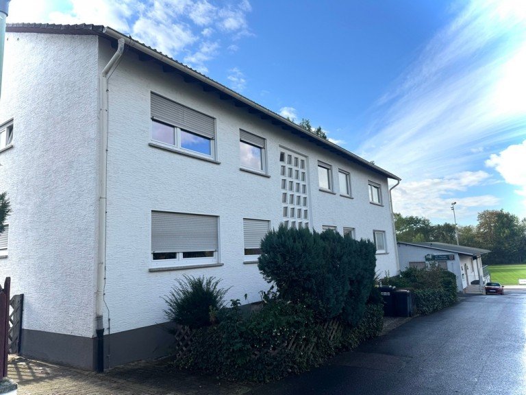 Hausansicht Bad Villbel Dachgeschosswohnung Helle 3-Zimmer-Wohnung mit Balkon, Parkett & Stellplatz � Raum f�r eigene Wohnideen