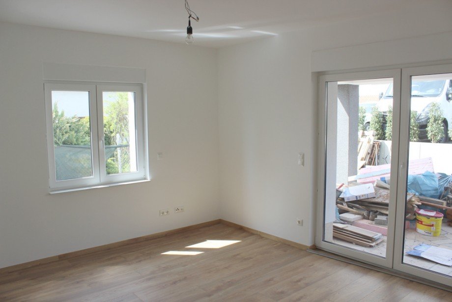 rechtes Zimmer mit Terrasse Ansicht 2 Terrassenwohnung Sch�neck