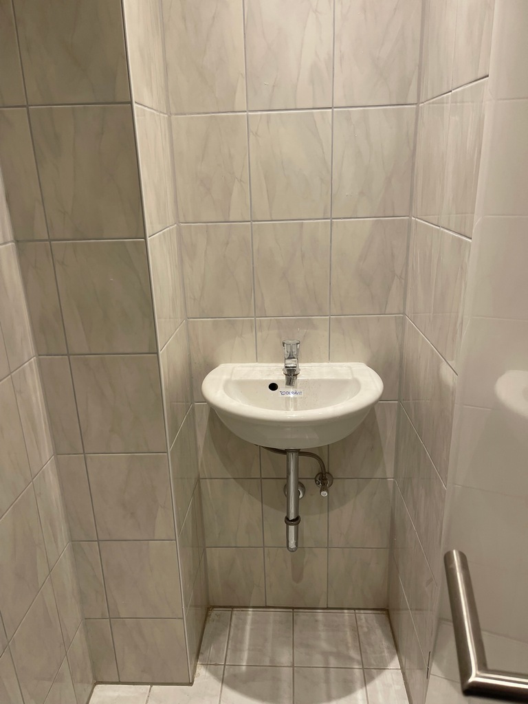Toilette mit Waschbecken Ansicht 1 Etagenwohnung Karben