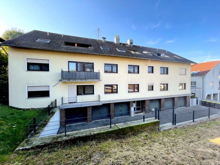 Hausansicht 1 Karben Etagenwohnung Karben-Kloppenheim! Neu sanierte 2 ZKB Wohnung mit Balkon!