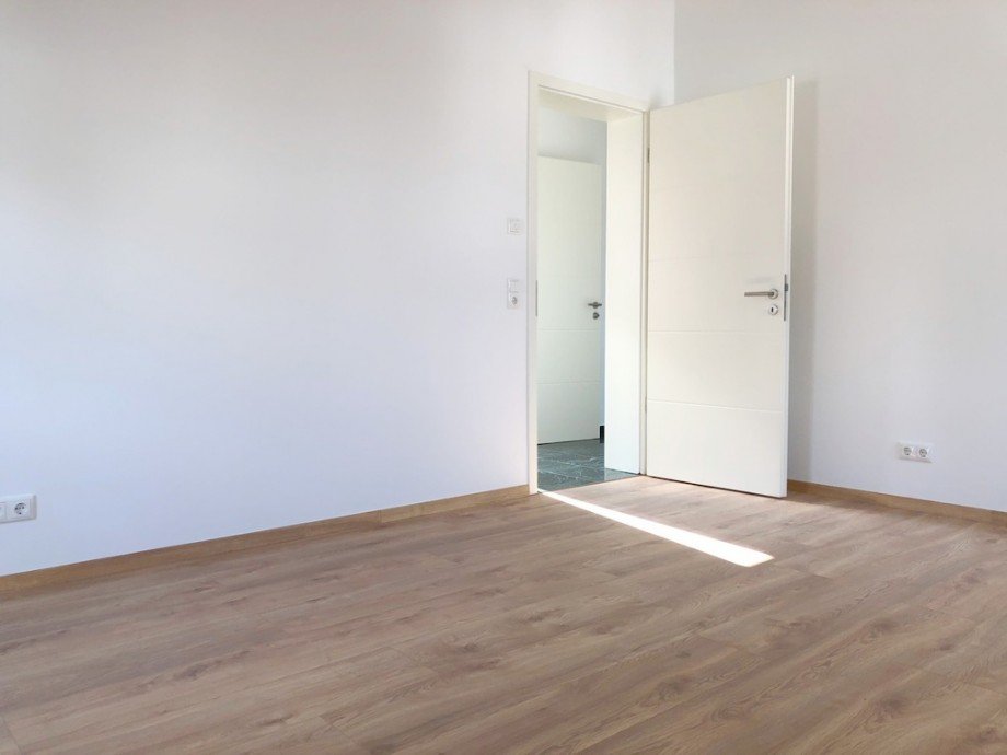rechtes Zimmer Ansicht 2 Dachgeschosswohnung Sch�neck