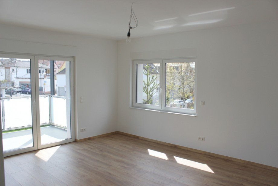 linkes Zimmer mit Balkon Ansicht 1 Terrassenwohnung Sch�neck
